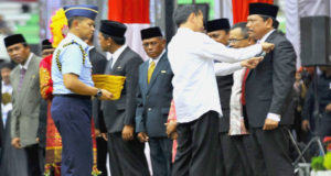 Bupati Bengkulu Utara Raih Satyalencana Wira Karya