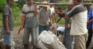 Harga Pakaian Melonjak, Getah Karet Melorot