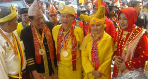 Sutan Bangsa Dikukuhkan Sebagai Ketua Kaum Agung Pekal, Bupati dan Ketua DPRD Dianugerahi Gelar