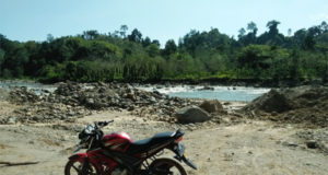 Selain Berada Di Dalam Sepadan Pantai, Pembangunan Tambak Udang Ini Gunakan Material Tanpa Izin