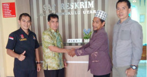 Pengunggah Status Sudutkan Suku Rejang Minta Maaf Kepada Tetua Suku Dihadapan Polisi