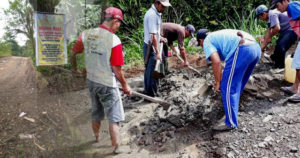 Pemprov Batal Perbaiki Jalan, Warga Seberang Musi Kerjakan Secara Swadaya