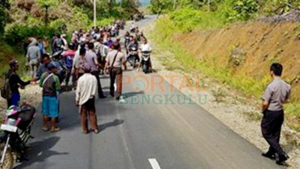 Niat Ratusan Warga Lebong Geruduk Mapolres BU Batal