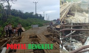 Penyangga Jembatan Darurat Jebol Dihantam Air, Lalu Lintas Jalinbar Macet