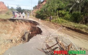 Awas..!! Akses Jalan Lintas Barat Desa Bintunan-Ketahun Putus