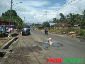 Masyarakat Tuntut Dinas PUPR Lebong Tuntaskan Proyek Pelebaran Jalan Karang Dapo Atas