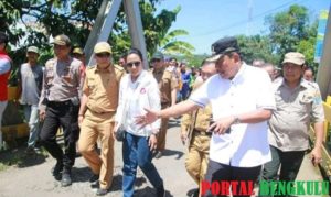 Menteri BUMN Tinjau Jembatan TAP Terdampak Bencana, Minta Segera Diperbaiki!