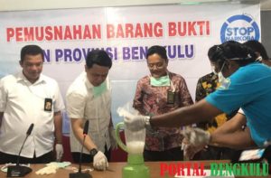 BNN Provinsi Bengkulu Musnahkan BB Sabu Seberat 250 Gram