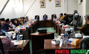 Carles Ronsen Jabat Ketua DPRD Lebong Definitif, Teguh Raharjo Waka I dan Popi Ansa Waka II