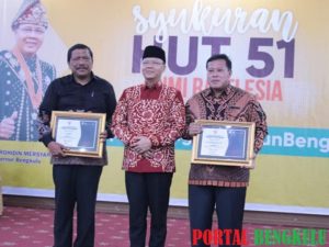 Syukuran HUT Provinsi, Gubernur Serahkan Penghargaan Bengkulu Government Award 2019