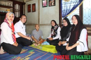 Jajaran Dinkes Lebong Kunjungi dan Bantu Dioba Rizki, Penderita Suspect Osteosarcoma