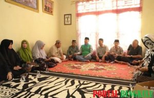 Kunjungi Rumah Duka, Gubernur Sampaikan Bela Sungkawa dan Kuatkan Keluarga Wina