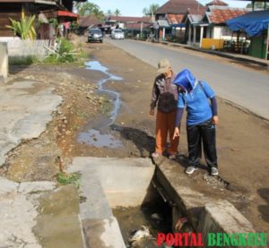 Rumah Warga Digenangi Air, Pembangunan Drainase dan Trotoar Jalan Jadi Sorotan