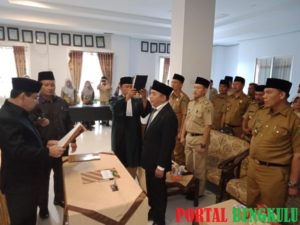 dr. Samiri Jabat Direktur RSUD Curup, Bupati RL: Tingkatkan Mutu dan Kualitas Pelayanan!