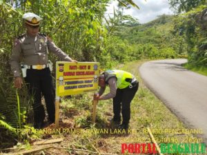 Rawan Longsor, Sat Lantas Polres Lebong Pasang Rambu-Rambu dan Police Line