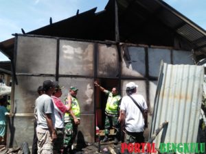 Ditinggal ke Kebun, Rumah Hangus Terbakar