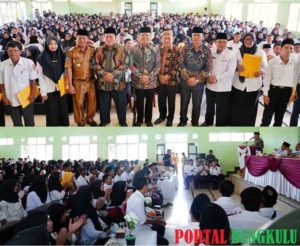 Gubernur Serahkan 458 SK PTT dan GTT Se-Kabupaten Mukomuko