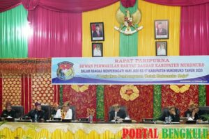 Rapat Paripurna HUT Kabupaten Mukomuko Ke-17,  Gubernur Beri Hadiah Rencana Pembukaan Jalan Nasional dan Pasokan Listrik