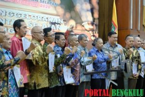 HPN, 17 Wartawan Dapat Press Card Number One dari PWI