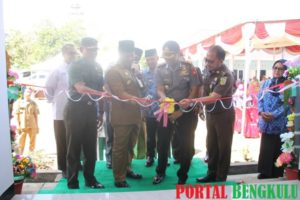 Bupati Lebong, Rosjhonsyah Resmikan Ruang Kelas Baru SPNF-SKB