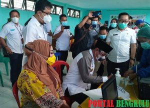 Faktor Kesehatan, Rosjonsyah Urung Disuntik Vaksin