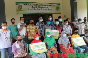 Wabup Lebong Salurkan Bantuan CSR Bank Bengkulu Kepada Warga Korban Banjir