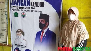 Satgas Covid-19 Desa Karang Dapo Atas Semprot Disinfektan dan Goro Bersihkan Lingkungan Masjid