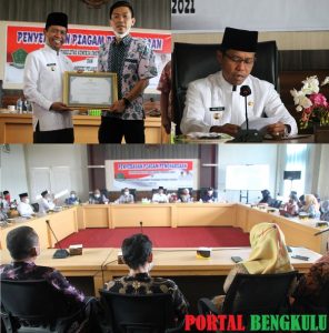 Bupati Kopli Ansori Serahkan Piagam Penghargaan SAKIP dan PMPRB Kepada 38 ASN