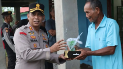 Polres Mukomuko Bagikan Takjil