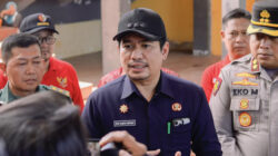 Bupati Bengkulu Utara Salurkan Seragam Gratis Untuk SD dan SMP