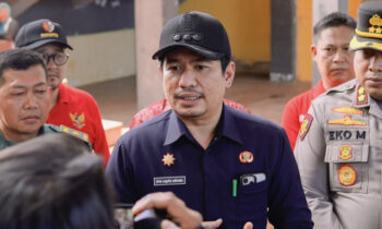 Bupati Bengkulu Utara Salurkan Seragam Gratis Untuk SD dan SMP